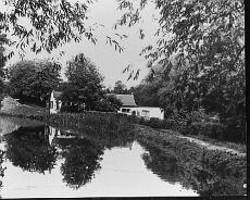 S1403 Canal cottage at Dick's Lane