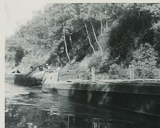 RPR05_0062 Barges in Rowington Cut