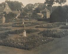 Packwood 1933_0001 Postcard showing Packwood House gardens - Xmas 1933. Signed by Baron Ash