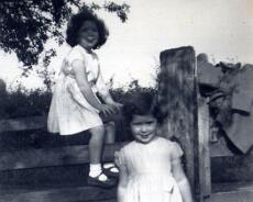 Susan and Jean - stile Susan and Jean Moulden