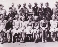 21 School group 1 50s Rowington School group (Donated by Bob Sweetman)